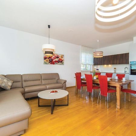 1 Bedroom Stunning Apartment In Kastel Gomilica Kastela Ngoại thất bức ảnh