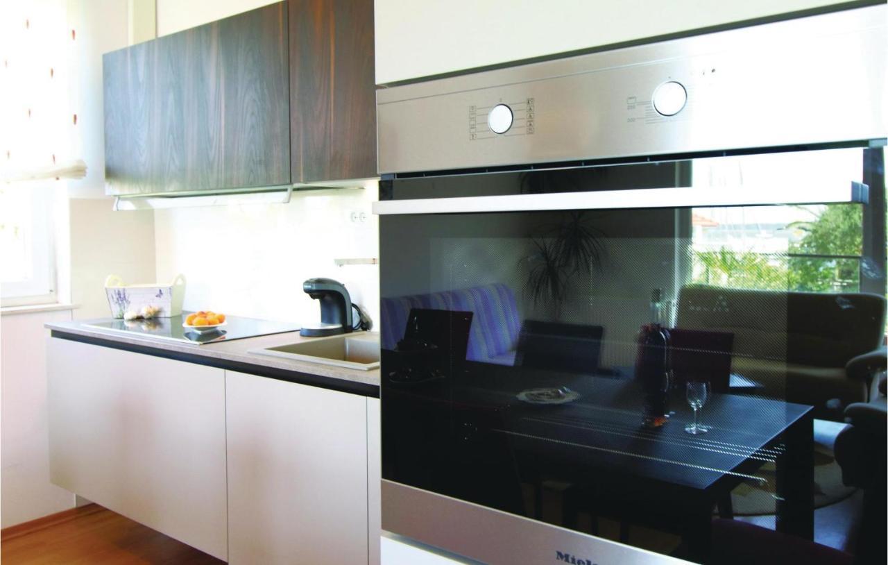 1 Bedroom Stunning Apartment In Kastel Gomilica Kastela Ngoại thất bức ảnh