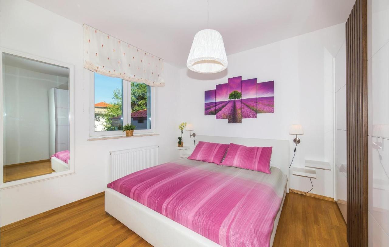 1 Bedroom Stunning Apartment In Kastel Gomilica Kastela Ngoại thất bức ảnh