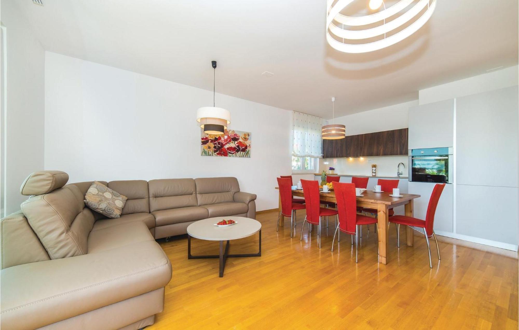 1 Bedroom Stunning Apartment In Kastel Gomilica Kastela Ngoại thất bức ảnh